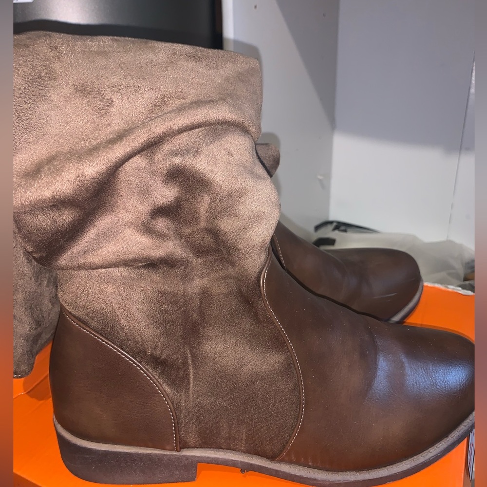 Brown suede boots size 81/2